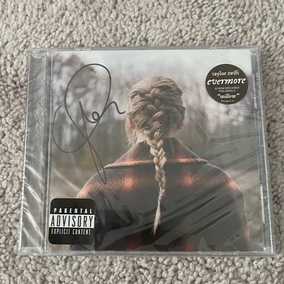 NWT π€ Authentic Taylor Swift Signed & Sealed Evermore CD - Picture 2 of 3